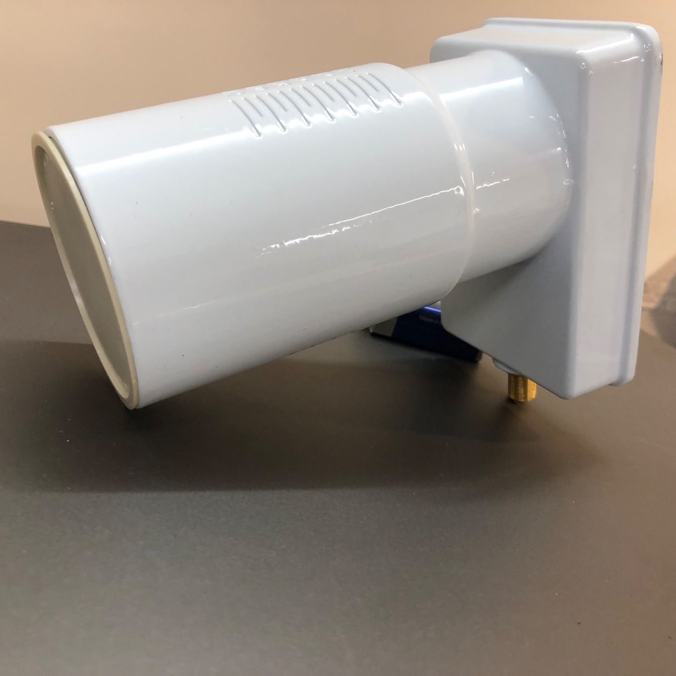 Satellitenschüssel: LNB Astrotel PM-9/C-V/H Gold – Gebraucht aus Neerach von Arbimus