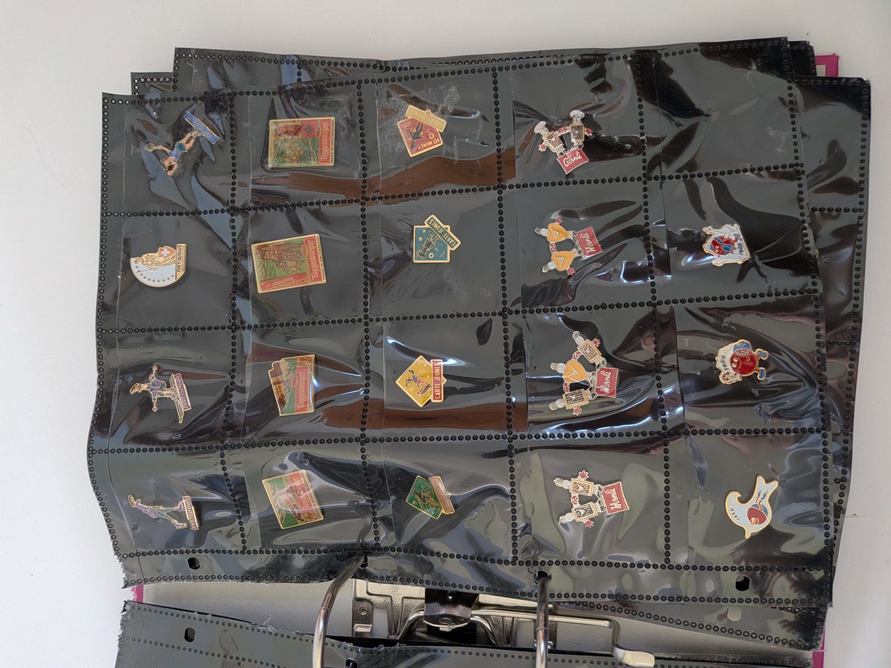 Placchette & Badge: Riesige Pin Sammlung (> 2000 Stück) – Usato da Künten venduto da Dfog
