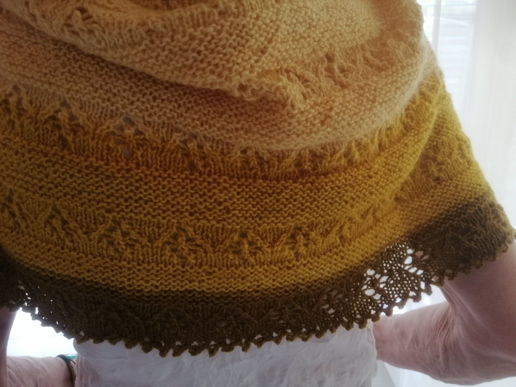 Foulard & Sciarpe: Schultertuch "Sweetcorn" mit Alpaca / Seide NEU – Nuovo (secondo la descrizione) da Langenthal venduto da Handstrick 5