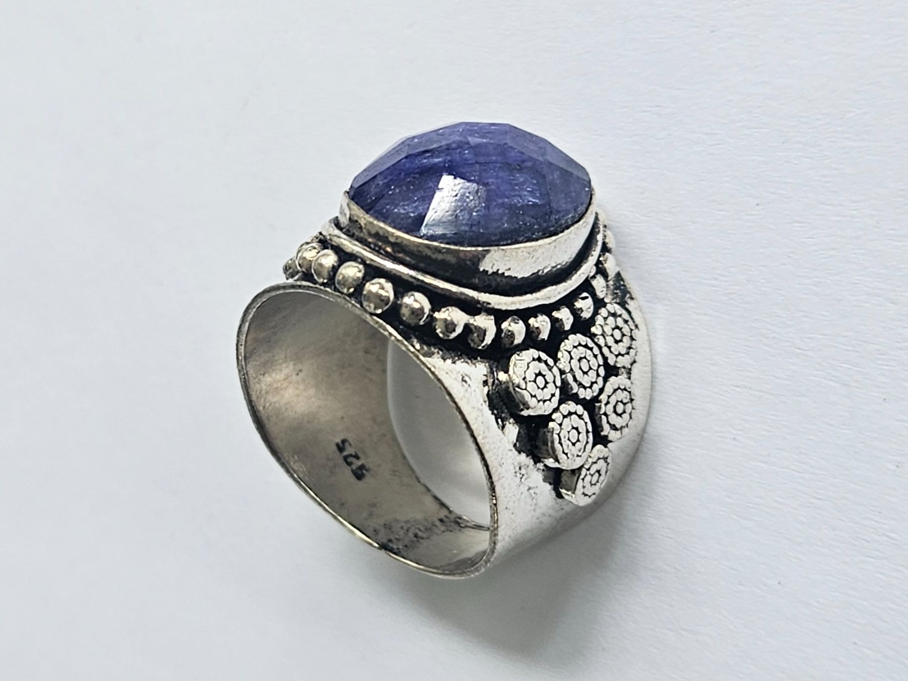 Anelli: Ring Silber mit blauem facettiertem Safir – Nuovo (secondo la descrizione) da Zürich venduto da adriben 5