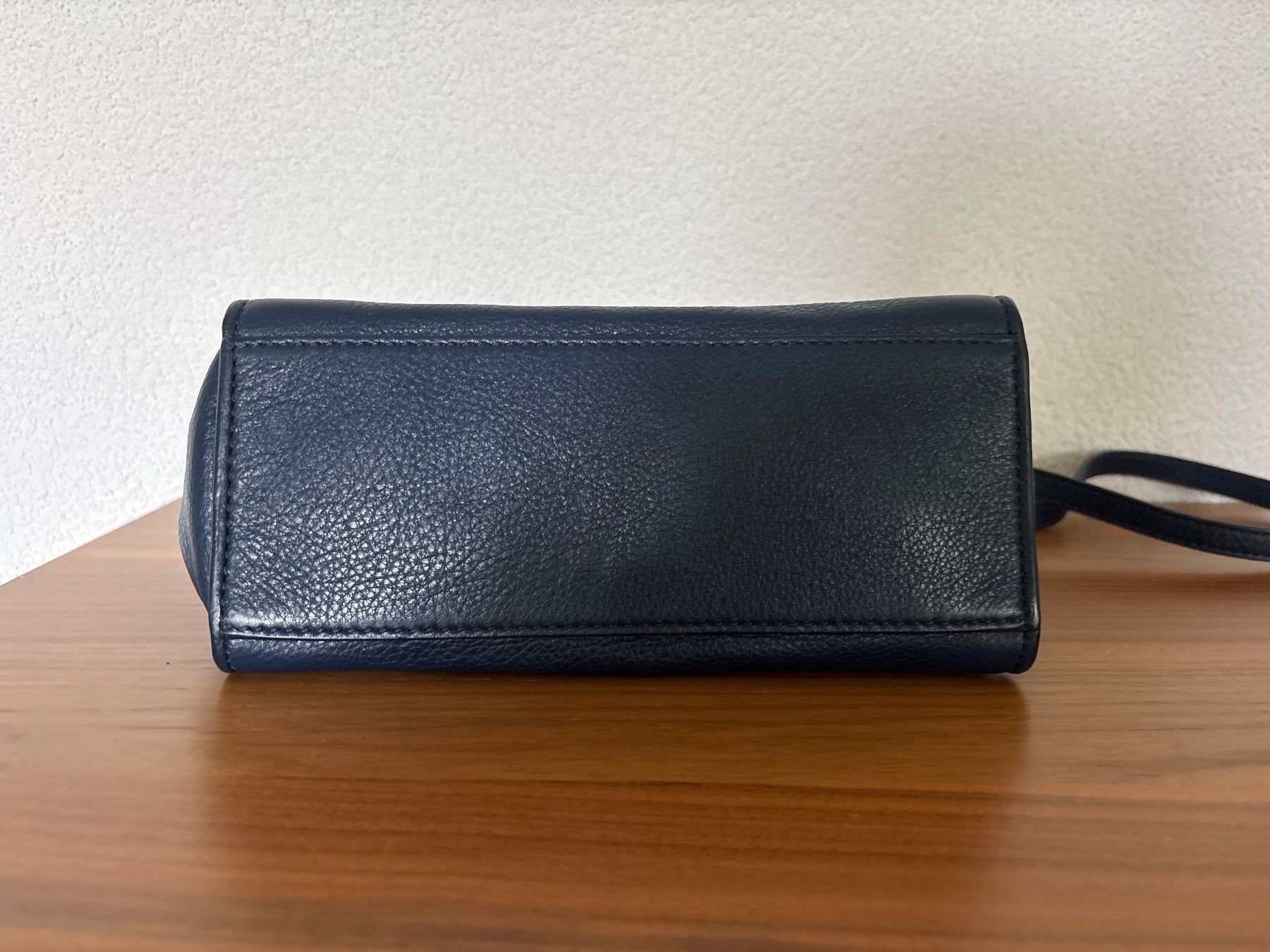 Michael Kors Borse da donna: Michael Kors Ledertasche, dunkelblau, neuwertig – Usato da Tafers venduto da nad_2g7s 8