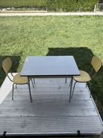 Ensemble table et deux chaises style vintage occasion