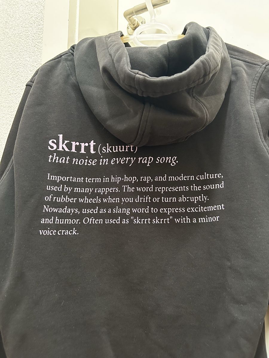 Pulls & Sweat-shirts: Schwarzer Hoodie  – D'occasion à Teufen ZH par jas_8yhh 2