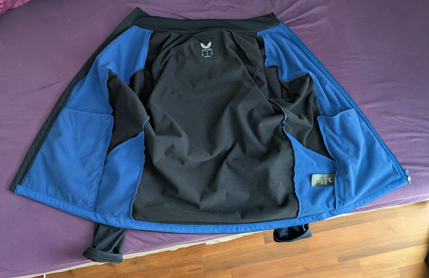 Red Bull Giacche: Red Bull Racing 2026 Softshell Jacke – Usato da Winterthur venduto da ric_jp7p 2