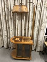 Barmöbel mit integrierter Stehlampe
