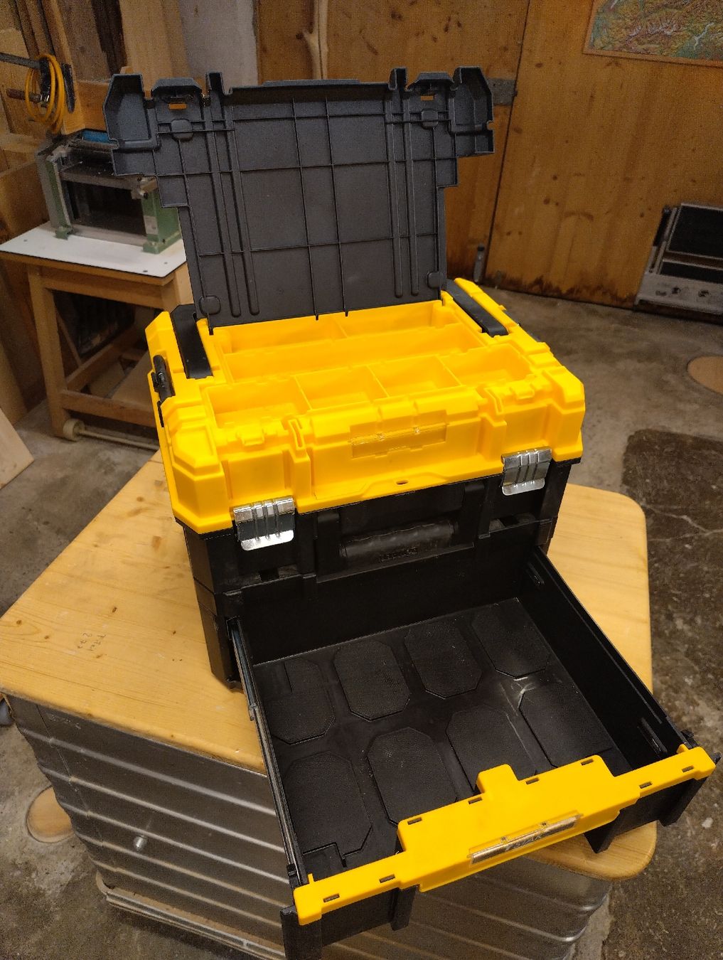 Dewalt Alle Werkzeuge: DeWalt Werkzeugkasten stapelbar 2teilig – Gebraucht aus Buchackern von flubua 1
