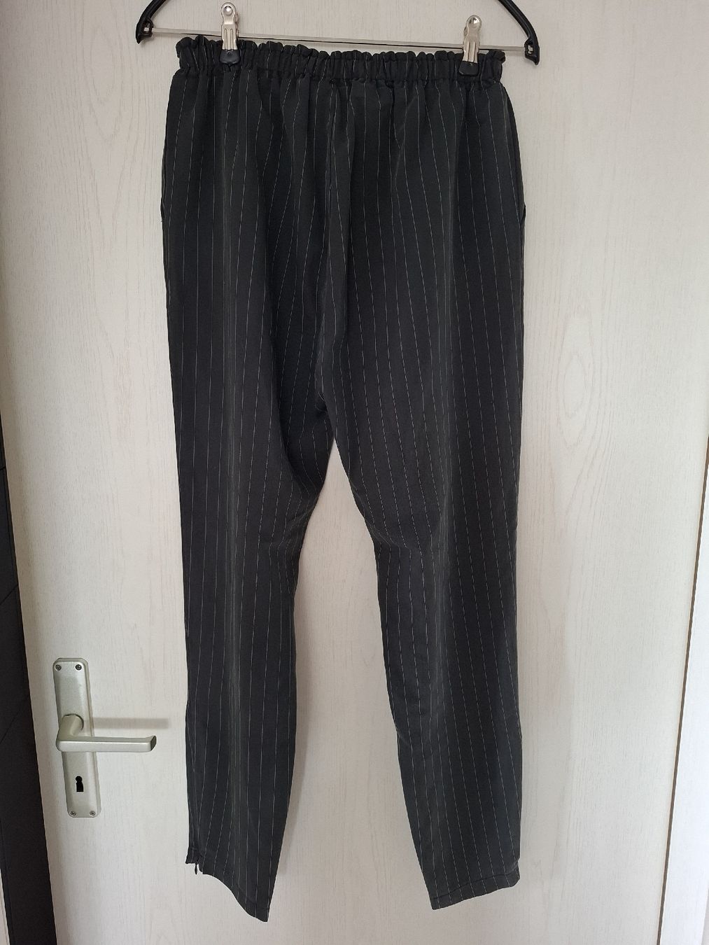 Pantaloni: pantalon léger – Usato da La Chaux-de-Fonds venduto da emm_9r5v 1