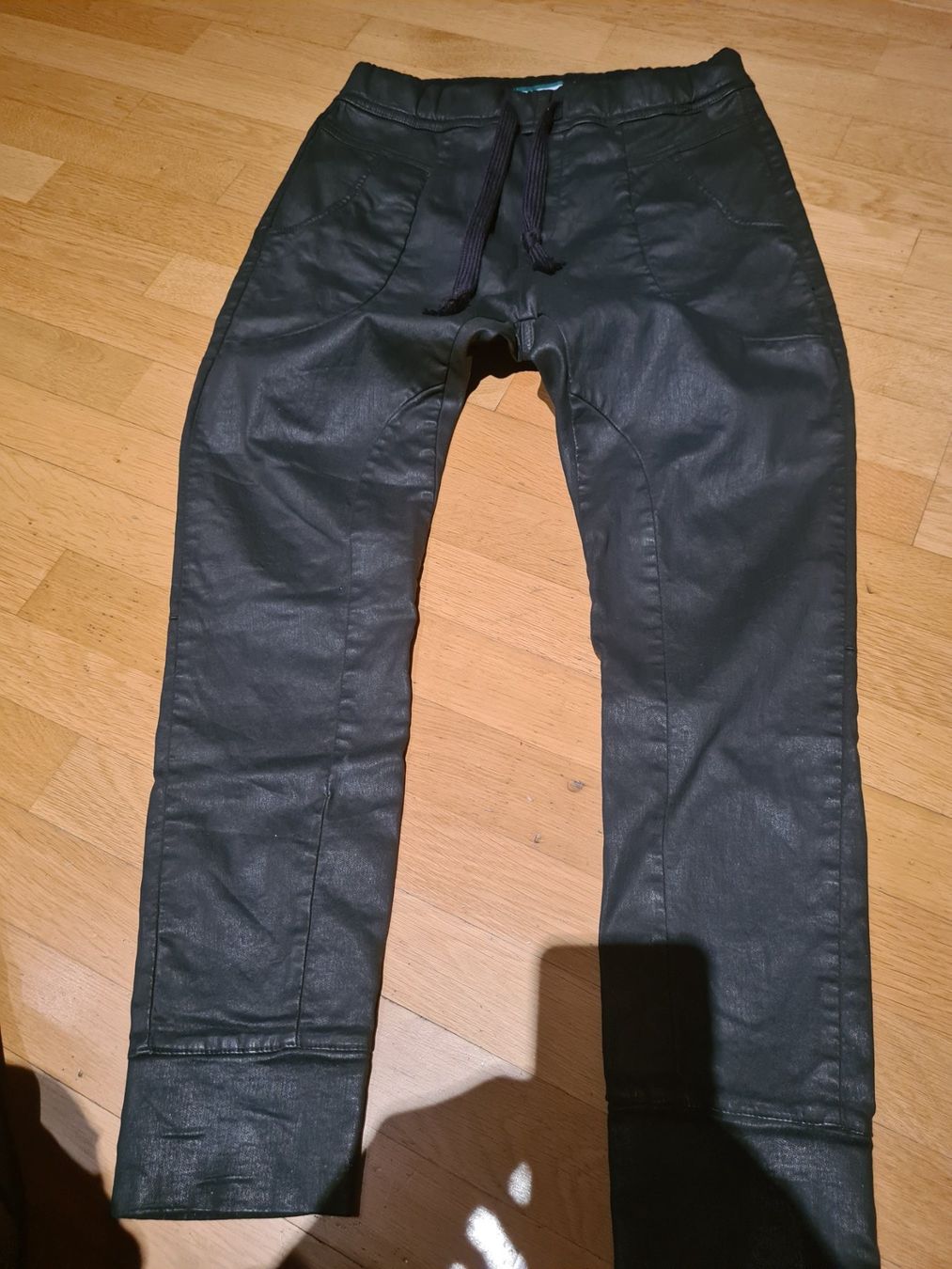 Please Jeans Jeans: Please Jeans schwarz mit langem Oberteil/kleid gr small – D'occasion à Ferden par jemyce 4