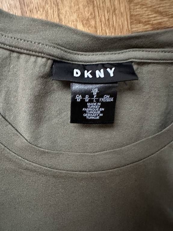 T-shirt: DKNY T-Shirt oliv Gr. M – Usato da Stäfa venduto da DearDarling 2