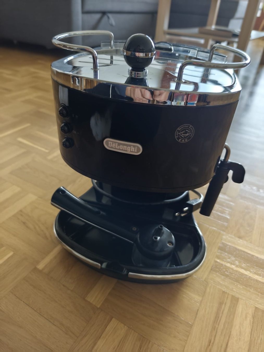 De'Longhi Macchine per caffè & Macchine per espresso: Machine à expresso De Longhi - café en poudre – Usato da Grand-Lancy venduto da gab_z2r6