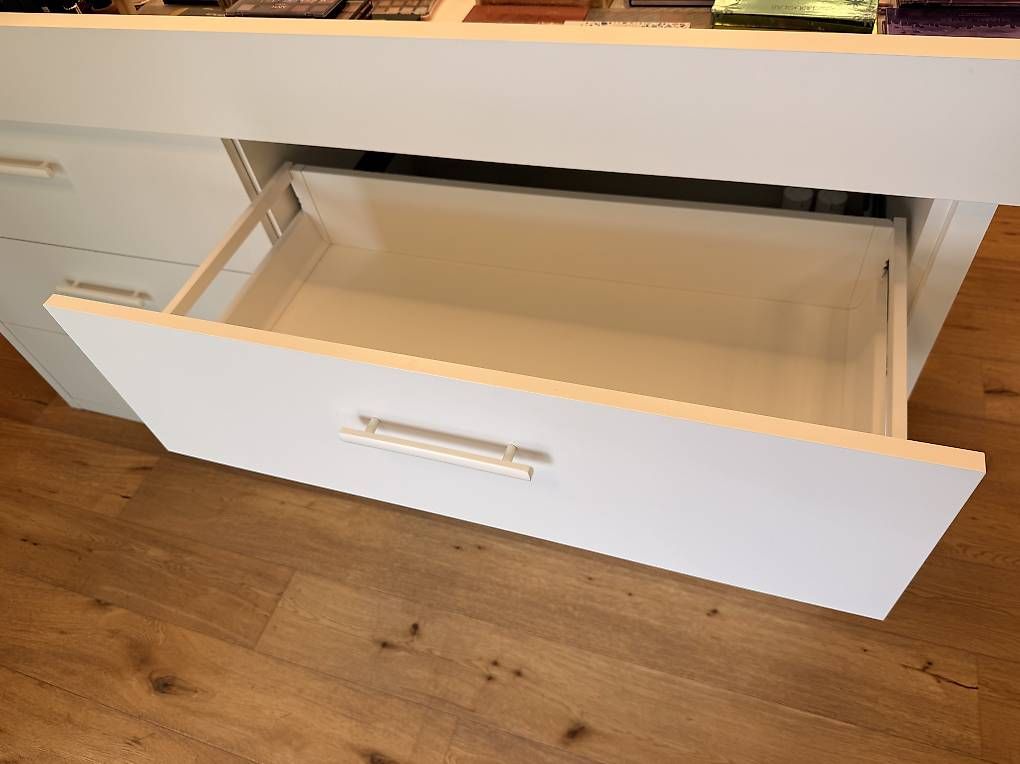 Allestimento di negozi e stand fieristici: Korpus – Usato da Luzern venduto da e_r_s98p 2