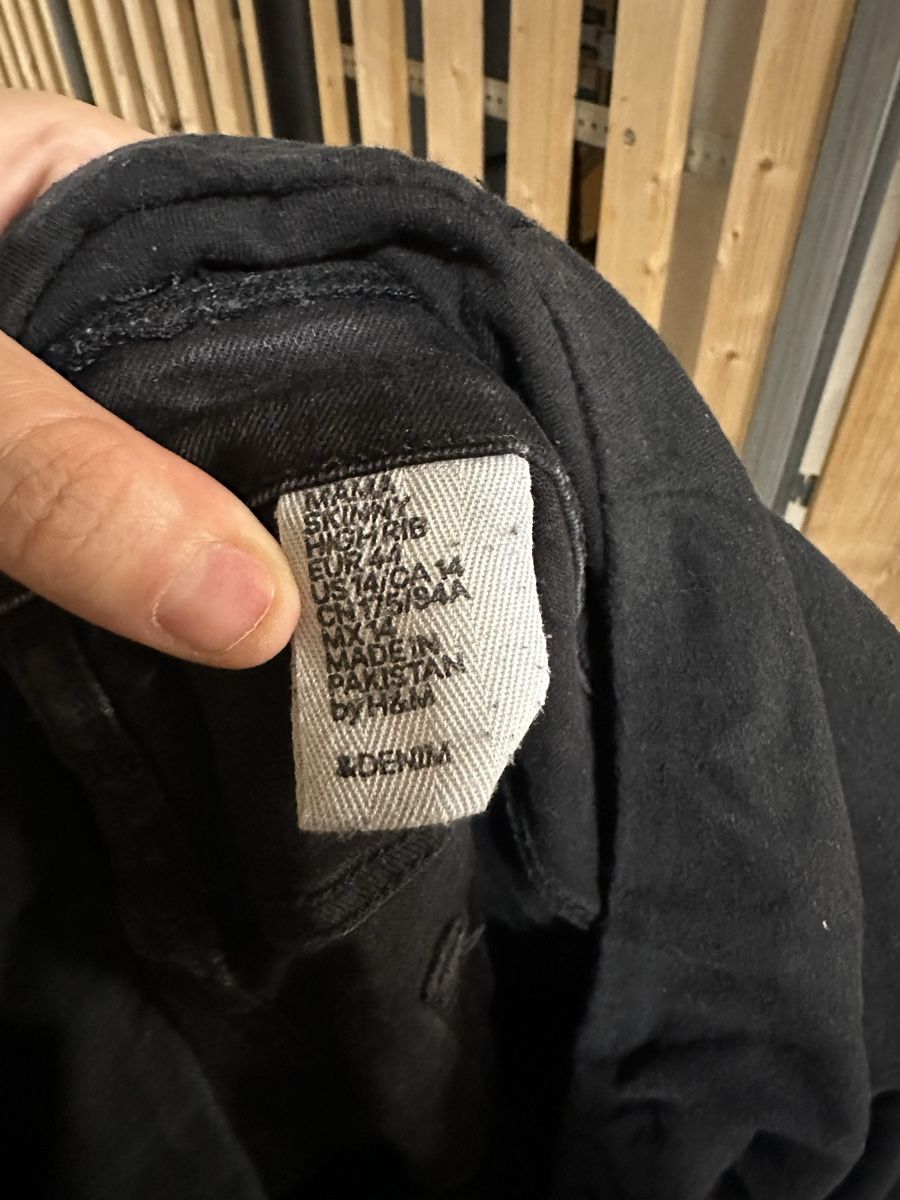 H&M Jeans: Umstandsjeans, destroyed denim, Gr.44 – Usato da Uster venduto da staernli4 4