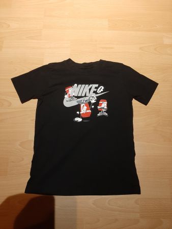 Nike T-Shirt The Nike Tee Gr.137-147