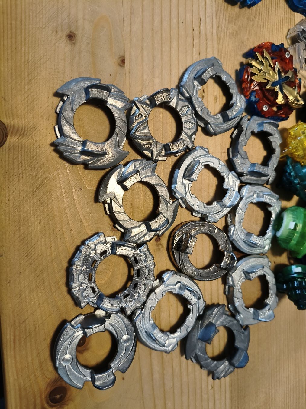 Giocattoli: Beyblade Set mit Beystarters und Zubehör – Usato da Unterkulm venduto da Scarface88 3