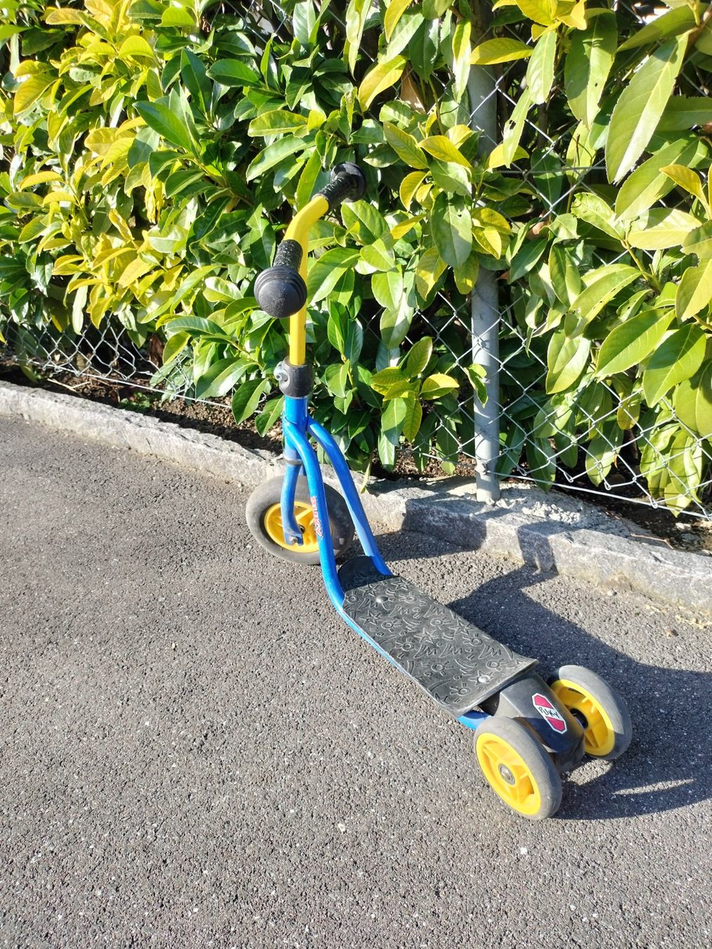 Kickboard: Trottinette à 3 roues pour les tout-petits – Usato da Cortaillod venduto da rozinna 1