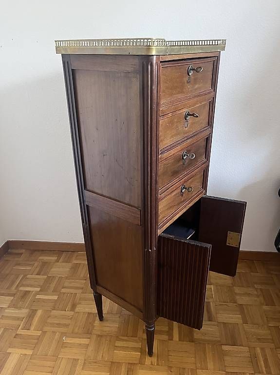 Kommoden: Semainier / chiffonier  marbre et laiton – Gebraucht aus Lausanne von tun_5db6 2