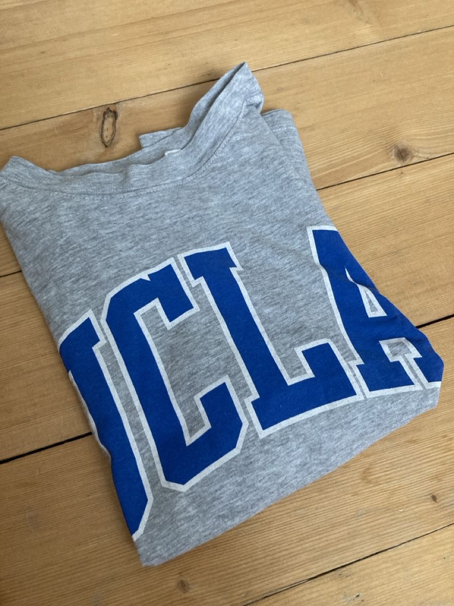 H&M T-shirt: UCLA T-Shirt Top – Usato da Zürich venduto da uma_y5q8 3