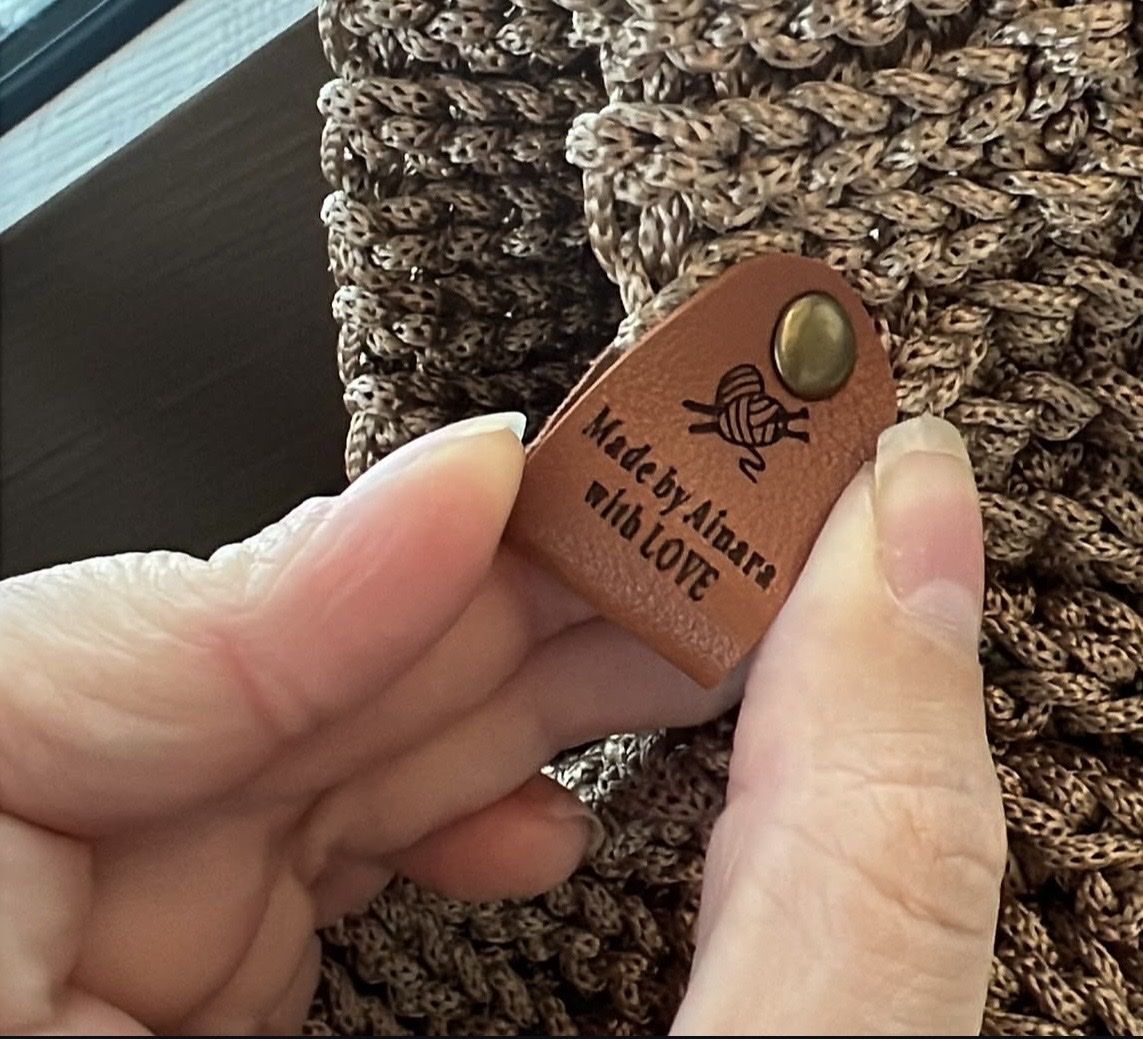 Borse da donna: Neue Handgestrickte Tasche mit Anhänger – Nuovo e nell'imballaggio originale da Amriswil venduto da bal_m5v2 2