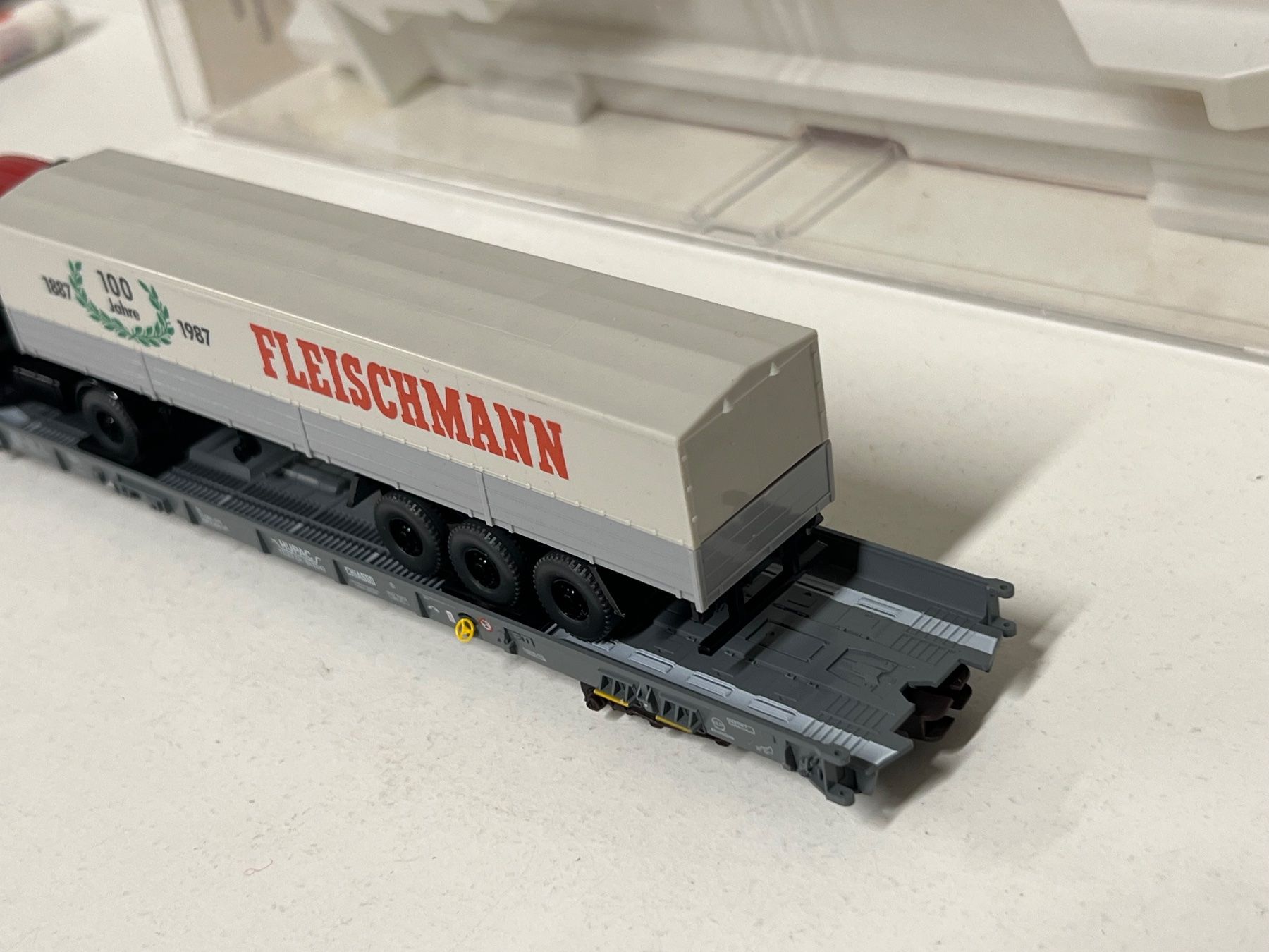 Fleischmann Modellini di ferrovie: Fleischmann 5274 CH HUPAC beladen mit LKW SBB HO DC – Nuovo (secondo la descrizione) da Neuenhof venduto da ludovicco 4