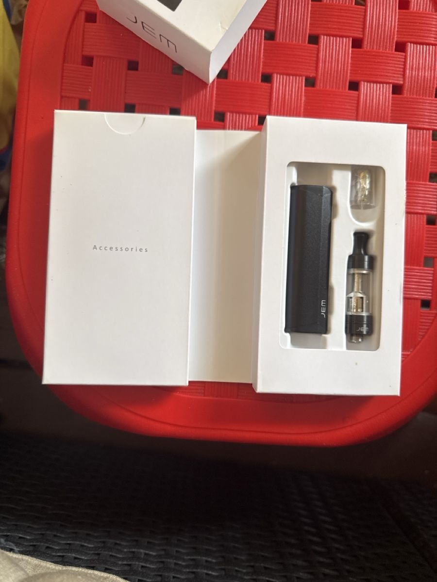Autres tabacs: E-Zigarette Innokin Jem Kit schwarz  – D'occasion à Zürich par Belisimo 4