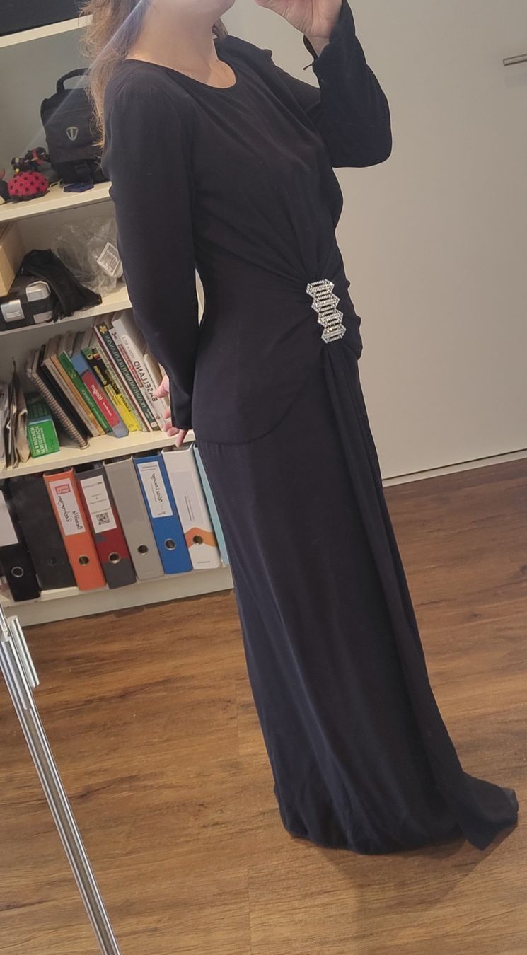 Kleider: Elegantes schwarzes Abendkleid Grösse 38/40 – Gebraucht aus Läufelfingen von leu_7snk 1