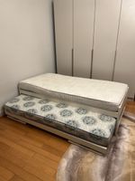 Ausziehbares Gästebett mit zwei Matratzen, Gratis