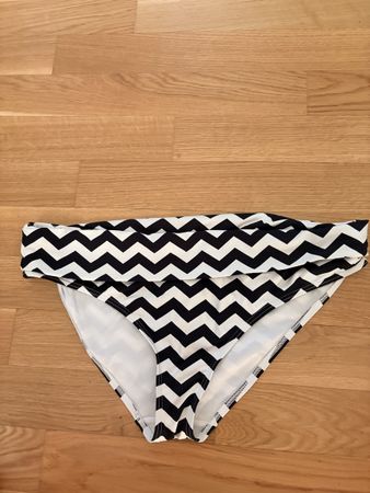 LASCANA Bikini Hose schwarz weiss Zickzack Grösse 40