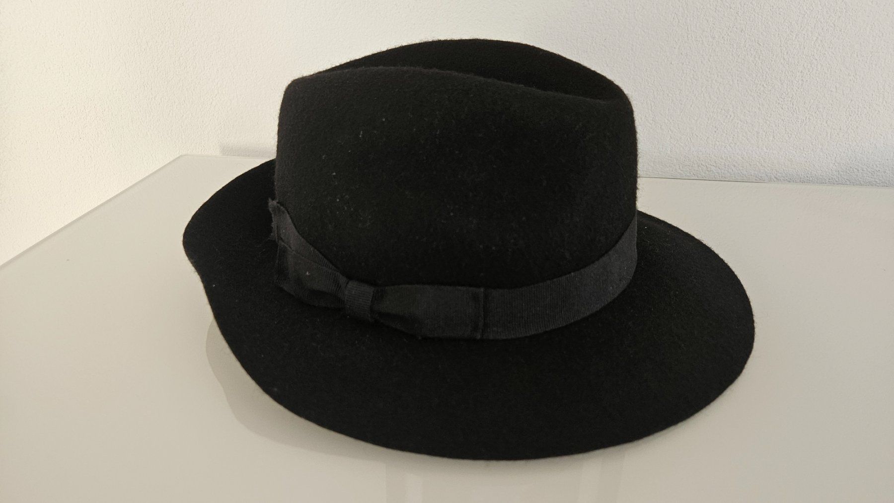 Copricapi, berretti & cappellini: Cappello nero in lana – Usato da Melano venduto da H-Sara