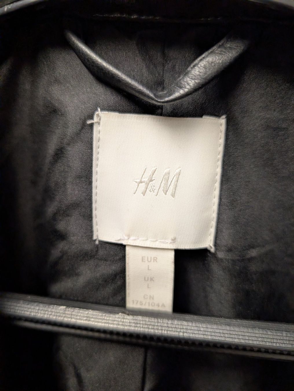 H&M Giacche: H&M Kunstleder Shacket Schwarz Gr. L – Usato da Wiezikon b.Sirnach venduto da CaRo_Second 5