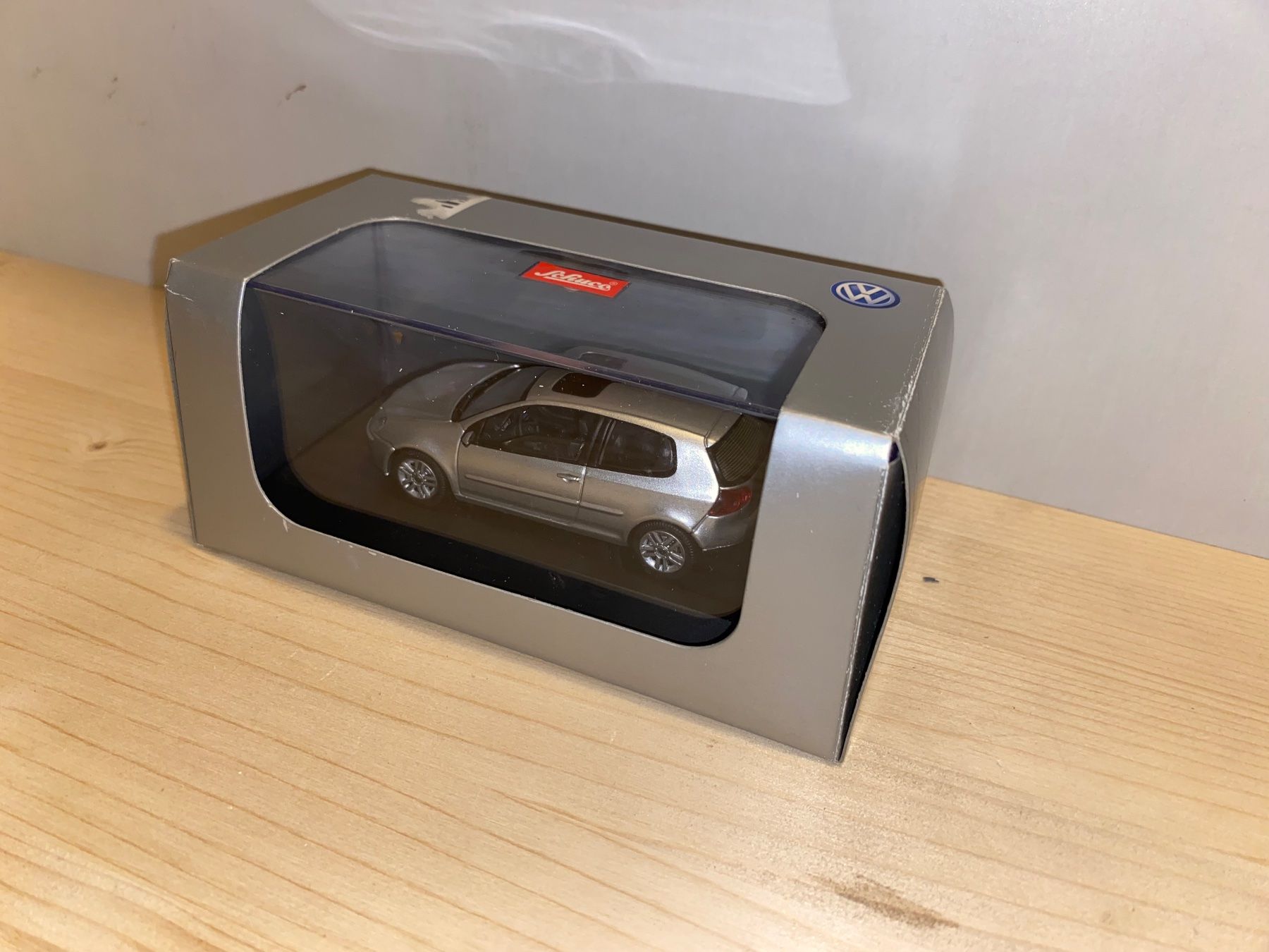 Volkswagen Modellini d'auto: VW Golf V 1/43 no Minichamps - VW Box – Nuovo (secondo la descrizione) da Wohlen AG venduto da PrivatSammlung 4