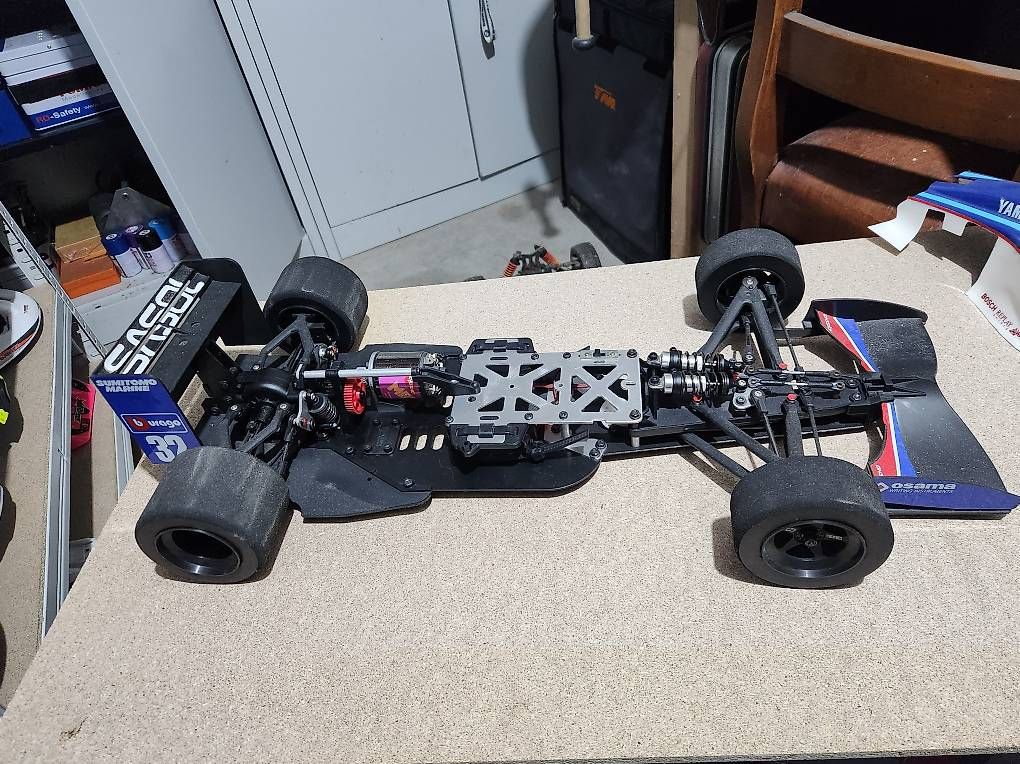 Modellismo RC: Kyosho 643 F1 1/8 électrique  – Usato da Renens VD venduto da aligrapefruit 1