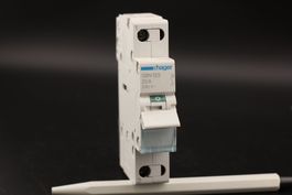 Hager SBN 125 SBN125 25A REG Kippschalter
