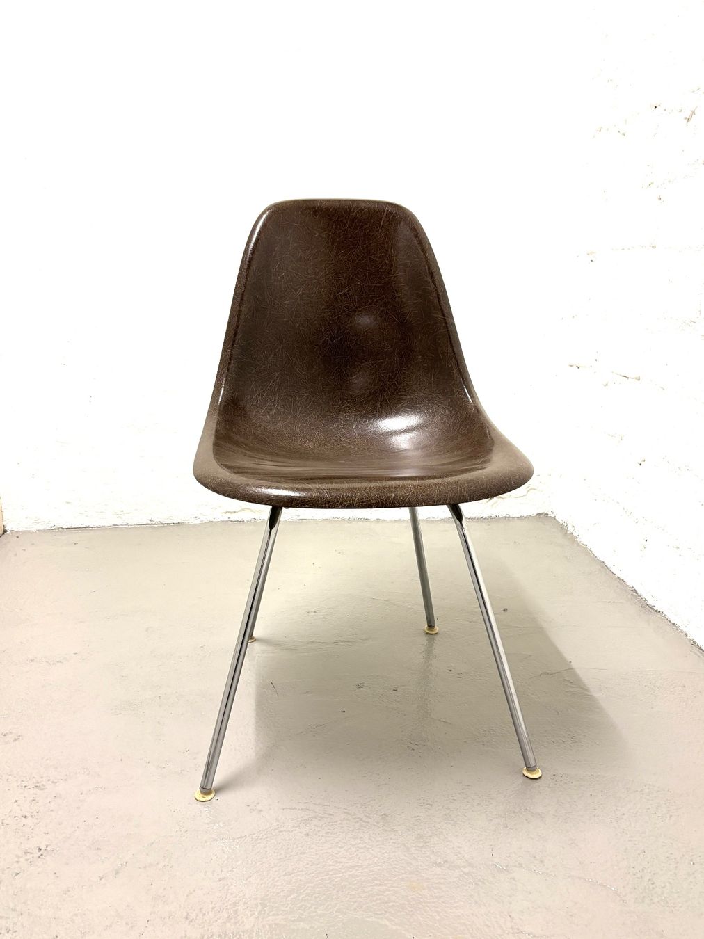 Eames Stühle: Eames Stuhl braun von Vitra / Miller – Gebraucht aus Zürich von Bob221