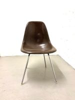 Eames Stuhl braun von Vitra / Miller
