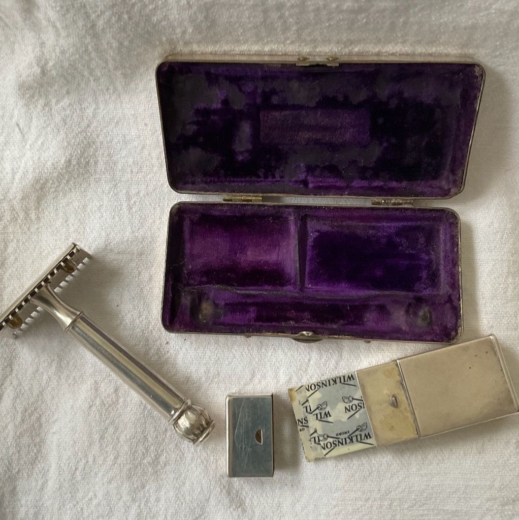 Gillette Rasoi & Lamette da barba: Antik Rasier Reiseset Gillette versilbert mit Original Etui – Usato da Otelfingen venduto da Markthalle_C 3