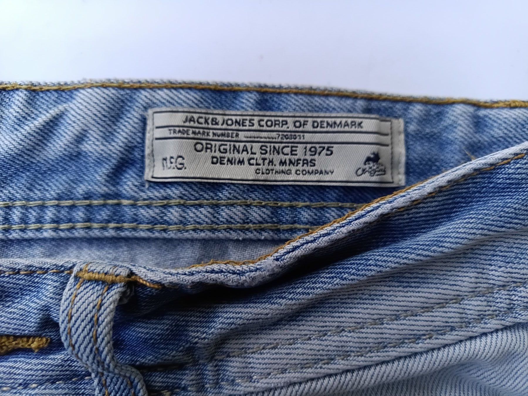 Jeans: Jack&Jones Jeans Shorts – Usato da Wängi venduto da Ladys_First 3