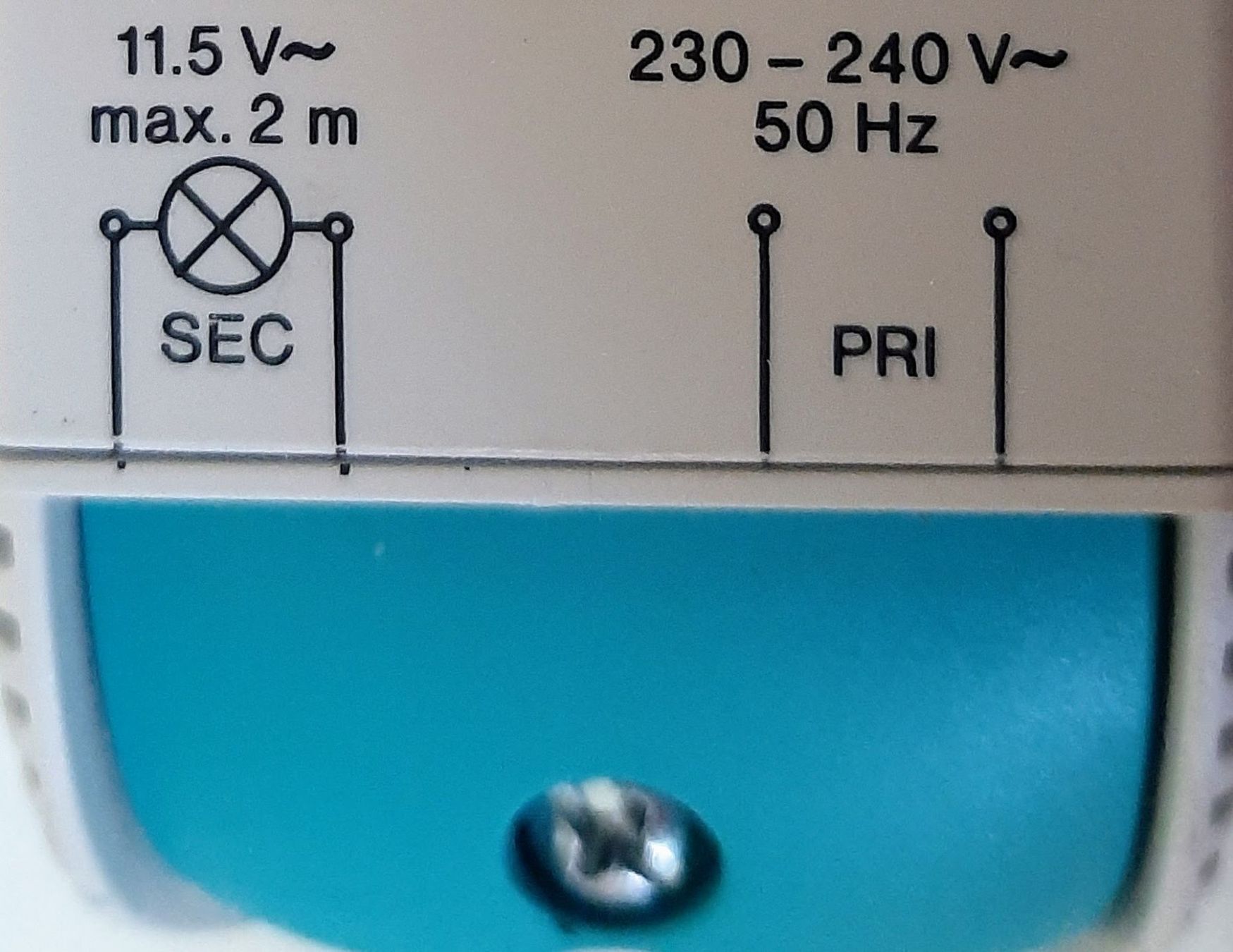 Componenti elettronici: OSRAM Halotronic HTM105 Netztrafo 12V – Nuovo (secondo la descrizione) da Zürich venduto da Zurich 3