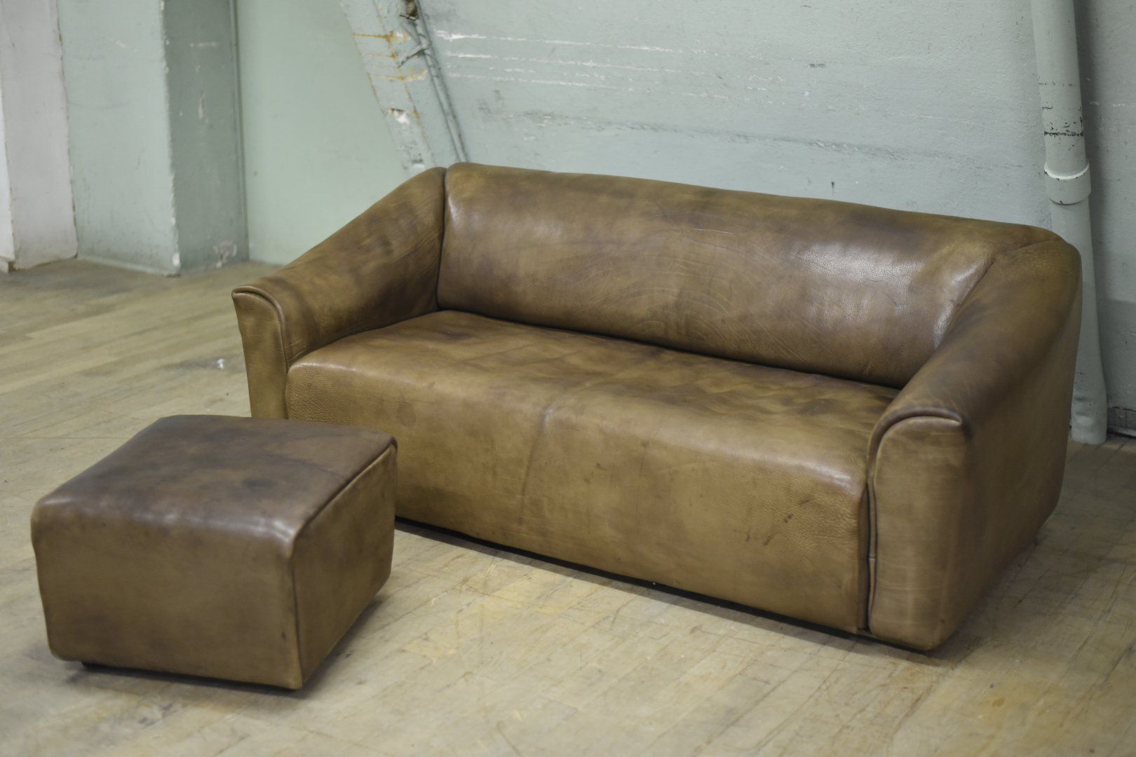 De Sede Divani: Designer Ledersofa De Sede DS47 + Ottoman – Usato da Lichtensteig venduto da UsedIN