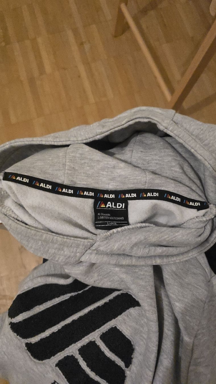 Maglioni & Felpe: Sweat à capuche ALDI "ALDImania" Édition Limitée, taille L, – Usato da Carouge GE venduto da dem_7zbc 6