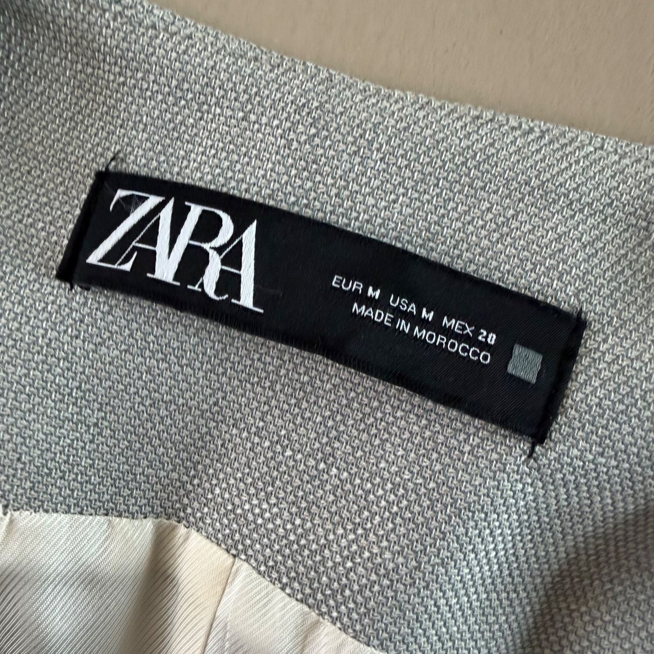 Zara Gilets: hellgraues ZARA Gilet 🩶 – D'occasion à zürich par vintage12 8
