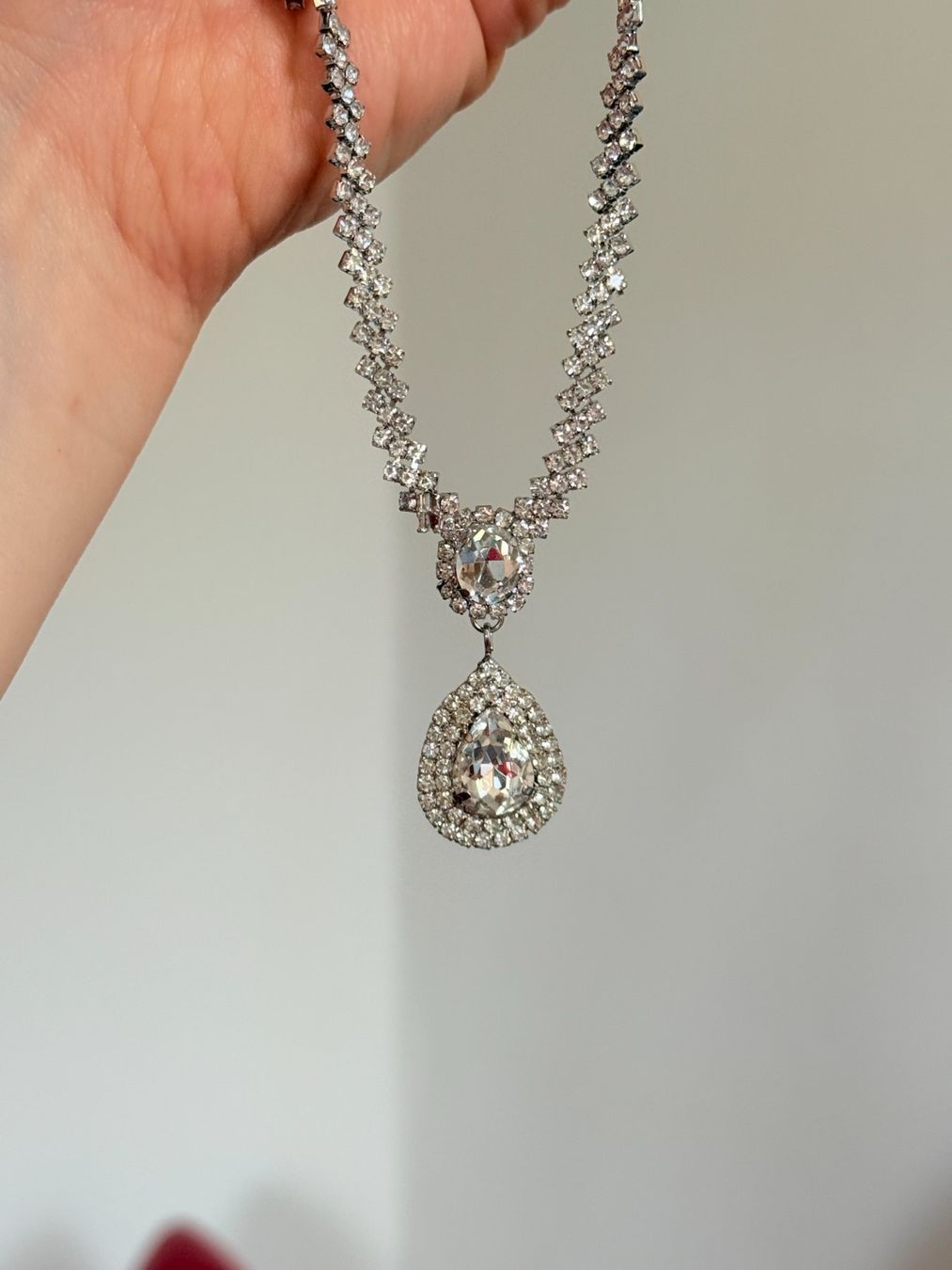Sonstiger Schmuck: Ensemble collier et boucles d'oreilles Lovisa strass mari... – Neu und originalverpackt aus Genève von AGBERG 1
