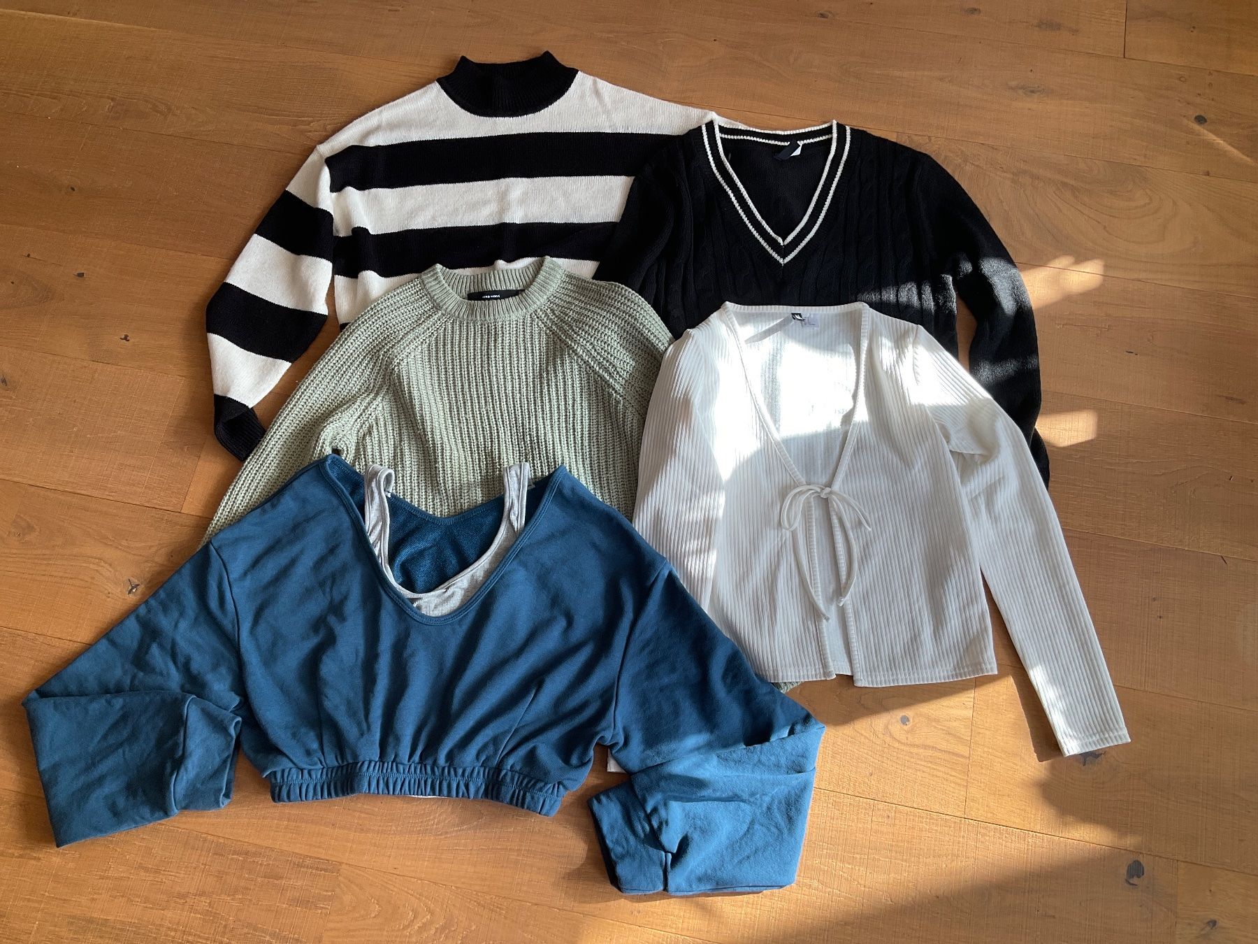 Lotti di vestiti: 5 Herbst Pullover Gr. S Vero Moda, Divided, usw. – Usato da Winterthur venduto da aionila