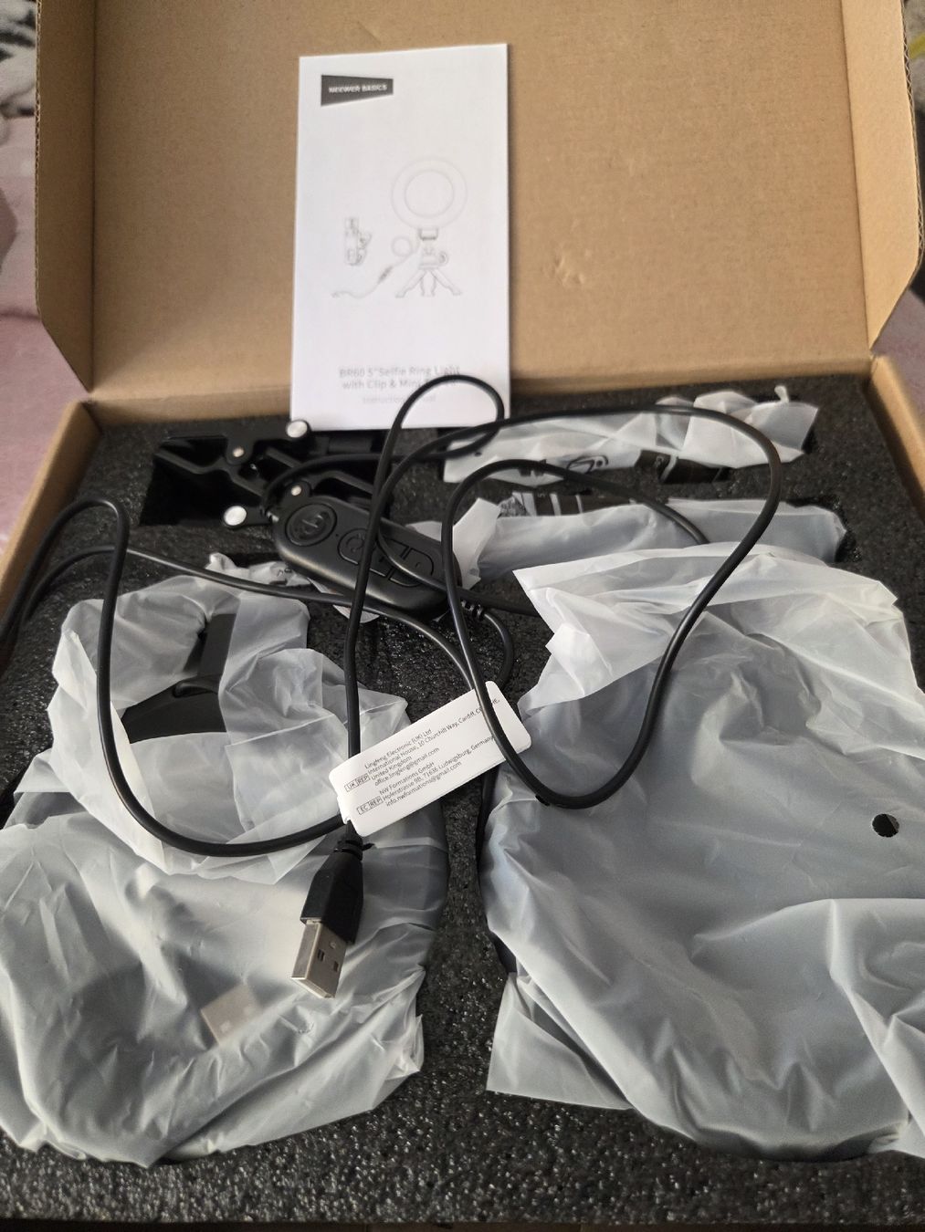 Supporti a parete: Neewer Basics BR60 Ringlicht 5 Zoll mit Stativ neu – Nuovo e nell'imballaggio originale da Hitzkirch venduto da kae_2j8c 1