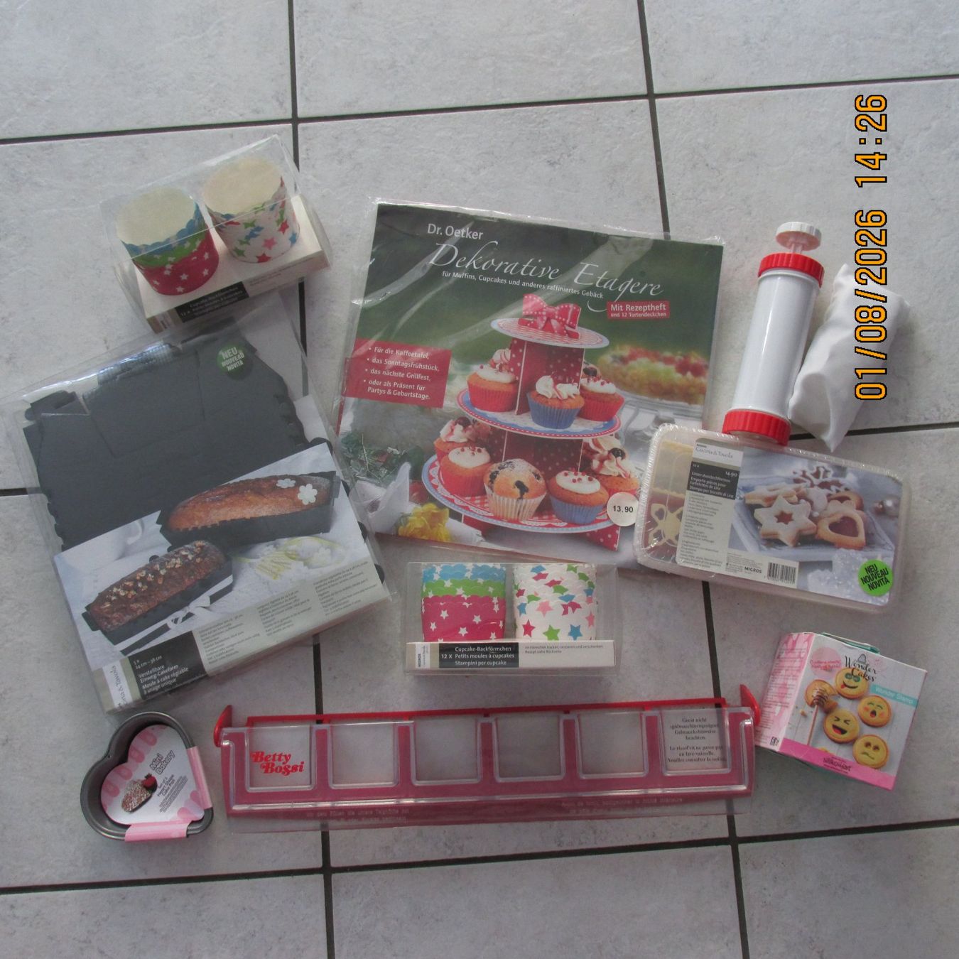 Backformen: Backzubehoer Set Muffinformen, Spritzbeutel teilw.neu – Neu (gemäss Beschreibung) aus Galgenen von Forflowers 1