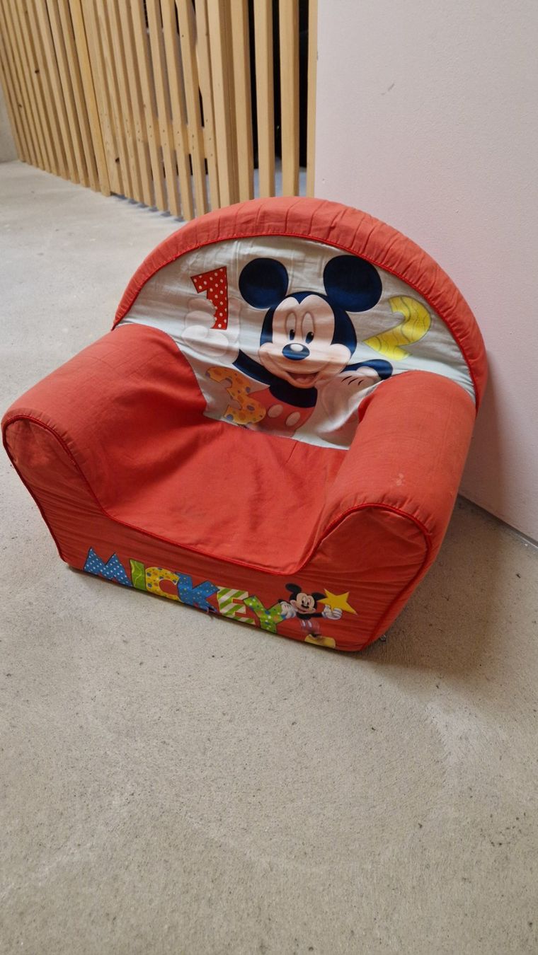 Sessel: Kindersessel Mickey Mouse rot – Gebraucht aus Basel von AlexBasel01