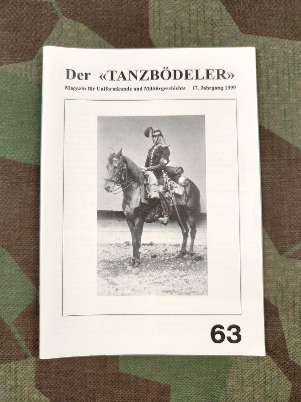 Schweizer Armee Uniformi: Der «TANZBÖDELER» Nr. 63 – Usato da Bauma venduto da SwissMilitaria