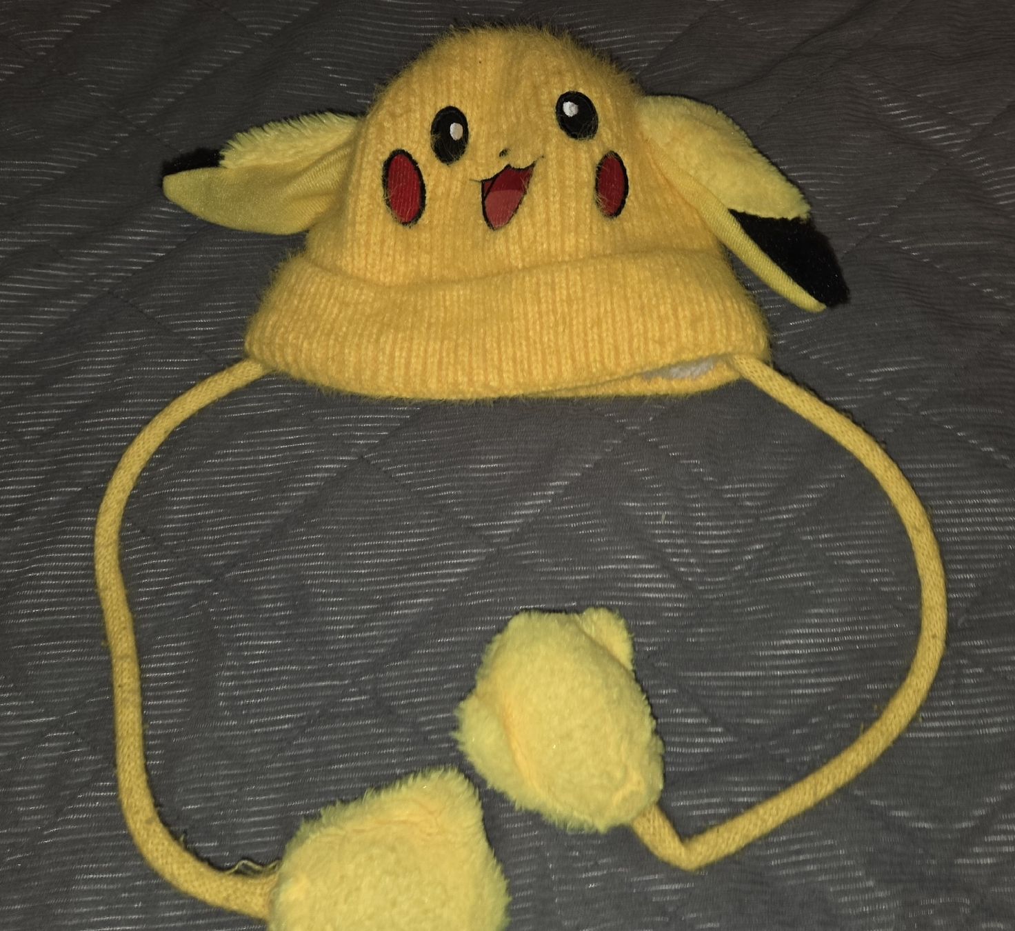 Copricapi, berretti & cappellini: Pikachu Mütze gr. 122 – Usato da Utzenstorf venduto da Ernie_und_Bert