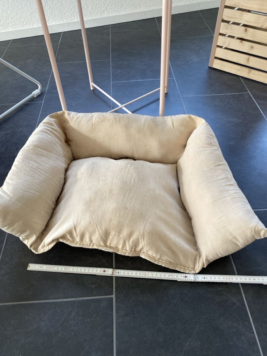Liege- & Schlafplätze: Hundebett beige gesteppt 40 cm  – Gebraucht aus Seuzach von freiheiten