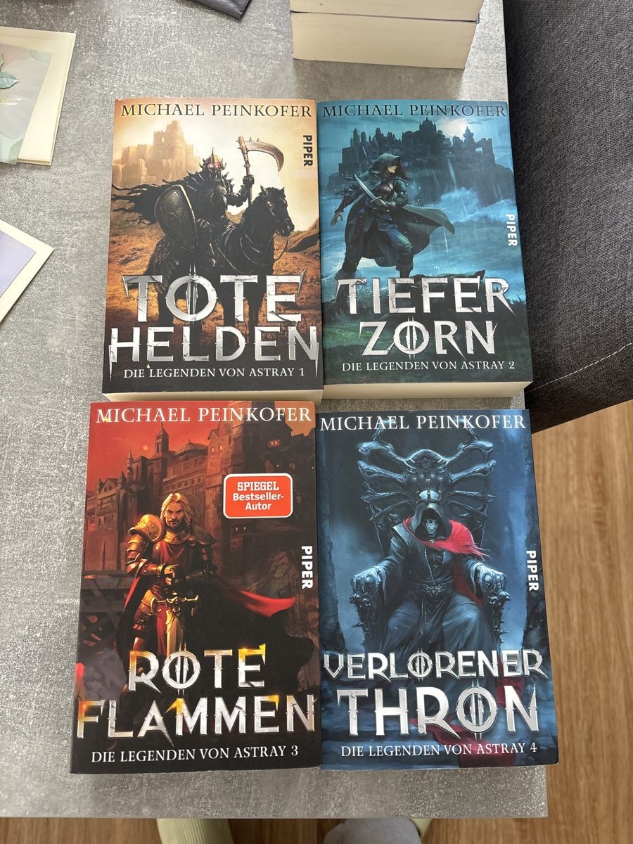 Libri: Die Legenden von Astray 1 - 4 – Nuovo (secondo la descrizione) da Amriswil venduto da SCHLOSSGEISTLI