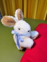 Handarbeit: Süsser Hase mit Schleife, neu